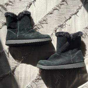Women's Cat Mid Shearling Style Boots - Universal Thread™